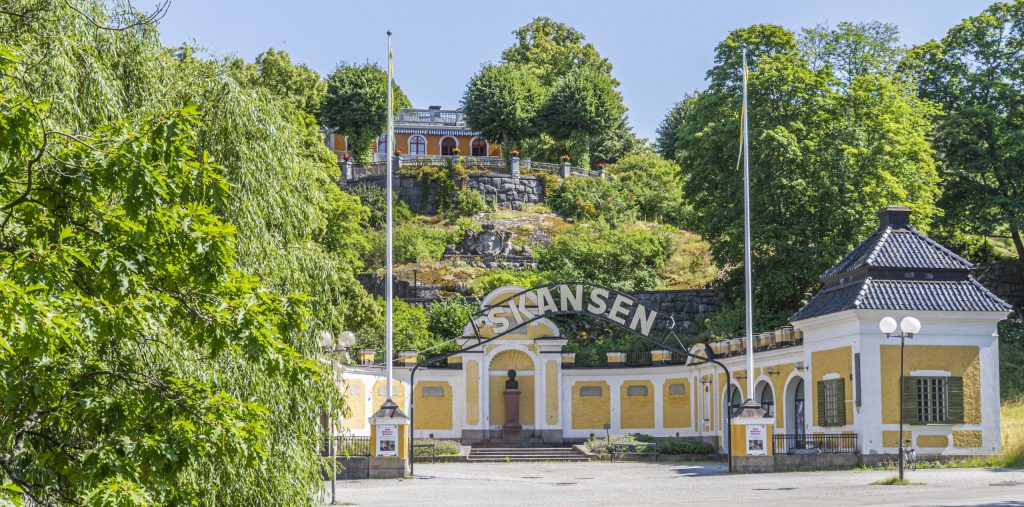 Hazeliusporten i sommargrönska